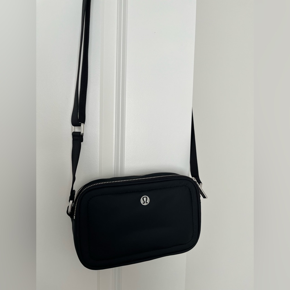 lululemon athletica - Crossbody Camera Bag 2L